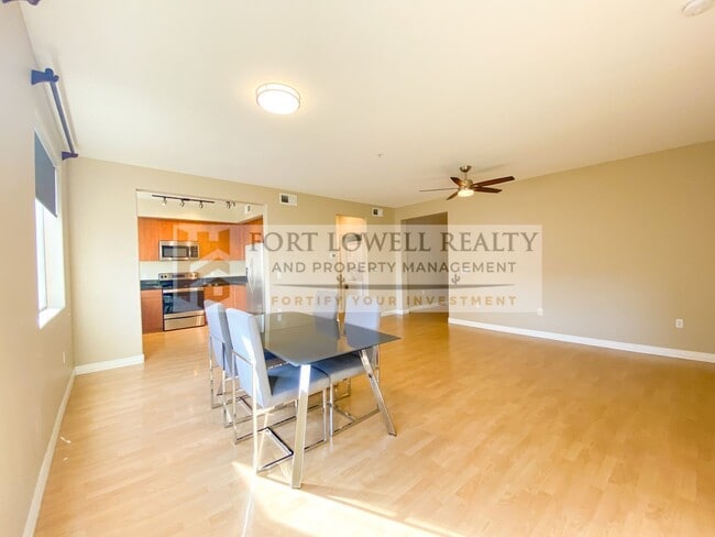 Building Photo - Two bedrooms, 2 Bathrooms 1,288 Sq. Ft. Plus 2 Car Garage in Phoenix AZ 85004