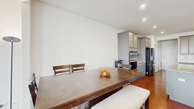 Building Photo - 527 Watercress Dr