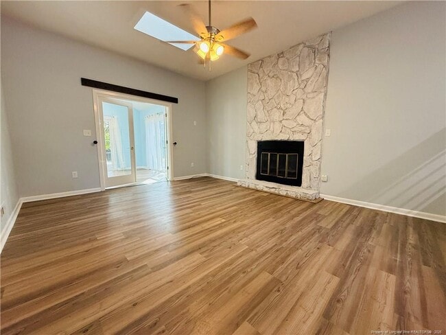 Building Photo - 300 Wedge Ct