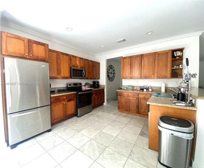 Building Photo - 10770 NW 74th St