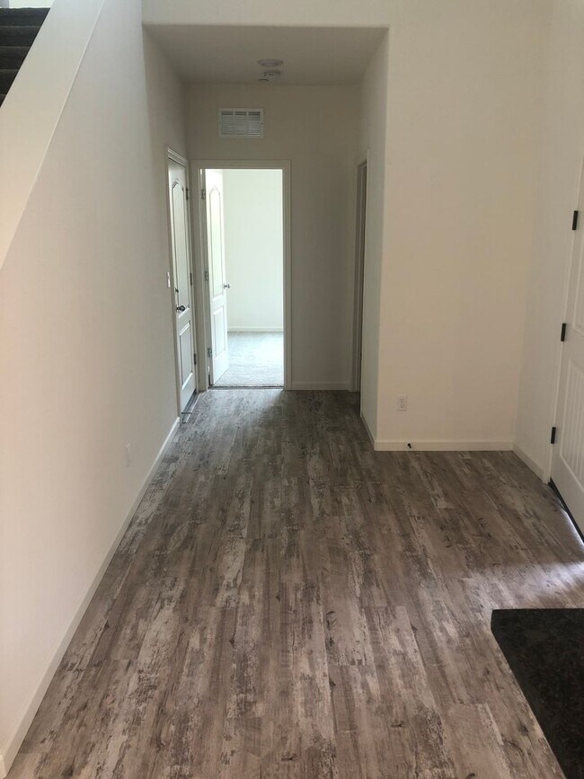 Building Photo - BEAUTIFUL HOME IN FOLSOM IN GATED COMMUNITY!!