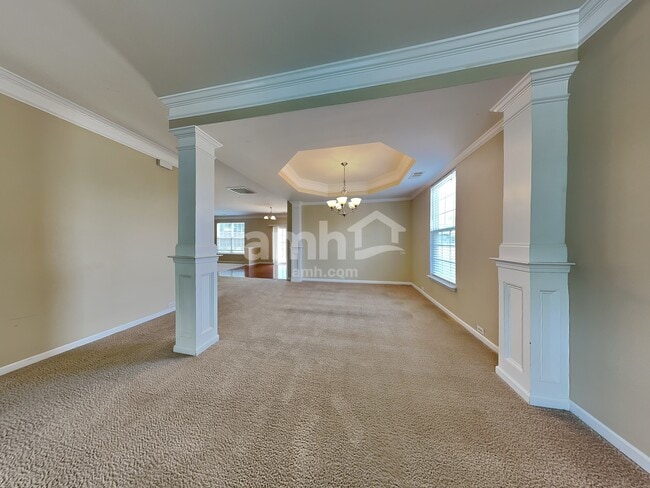 Building Photo - 11 Knoll Ridge Dr