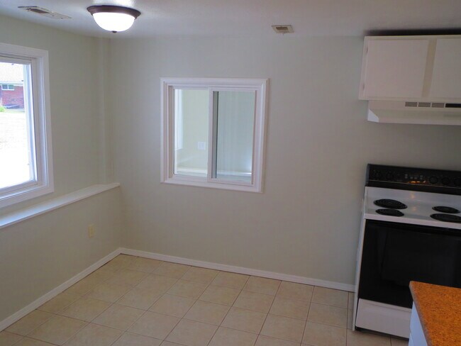 Building Photo - 5933 Blossman Rd