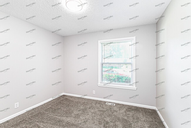 Building Photo - 2165 Kingsford Dr
