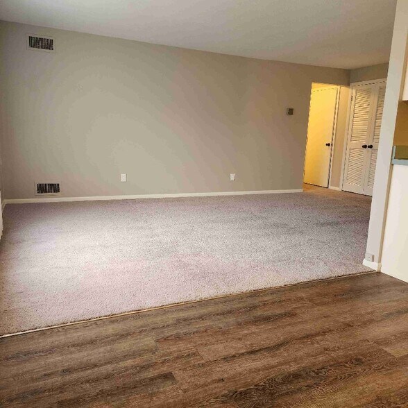 Building Photo - 21921 River Oaks Dr