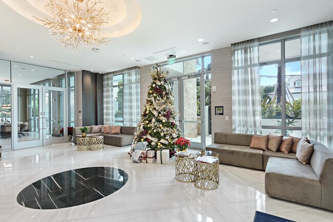 Building Photo - 485 E Royal Palm Rd