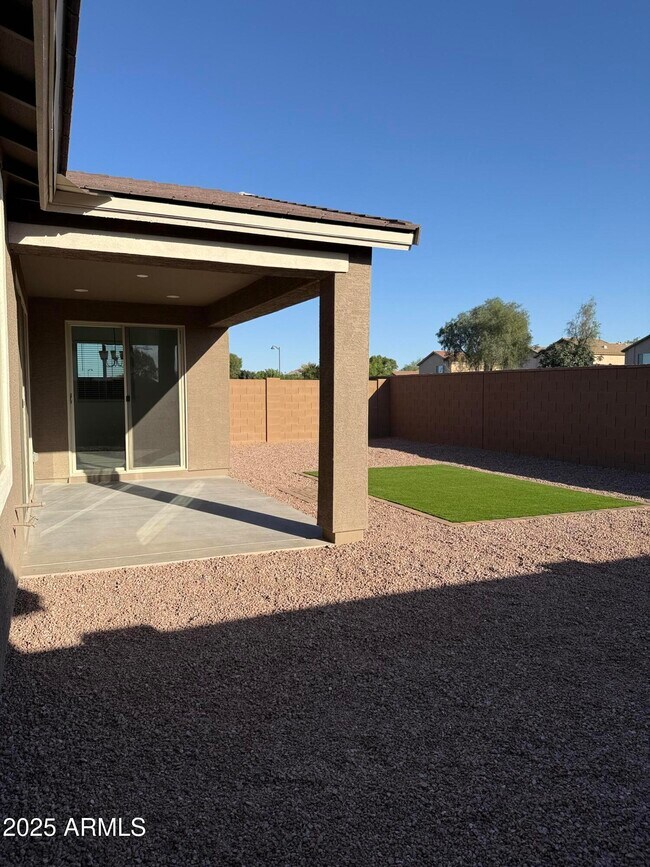 Building Photo - 40563 W Michaels Dr