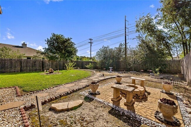 Building Photo - 14221 Willow Tank Dr