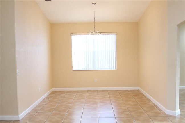 Building Photo - 10670 Old Hammock Wy