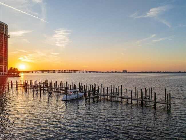 Building Photo - 2885 Palm Beach Blvd