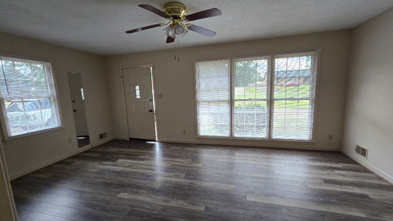 Building Photo - 105 Colebrook Ct