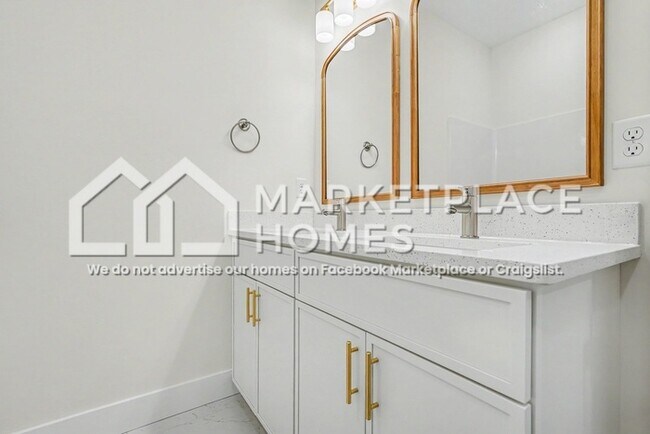 Building Photo - 6 Taverly Dr