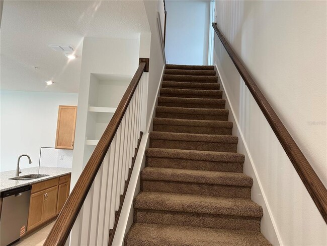 Building Photo - 9828 Walkway Dr