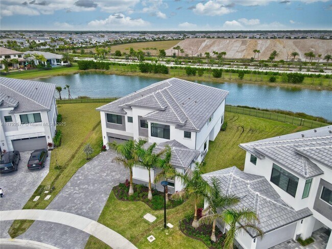 Building Photo - 12865 Wingspan Ct