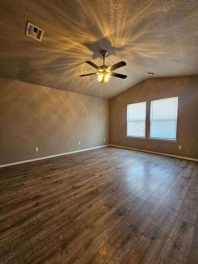 Building Photo - 2713 Edgemere Dr
