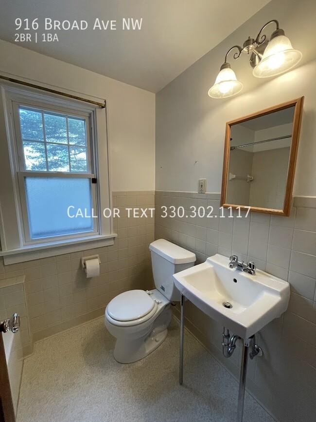 Building Photo - Two bedroom one bathroom duplex for rent