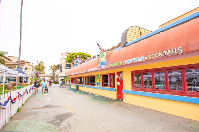 Building Photo - 915 E Balboa Blvd