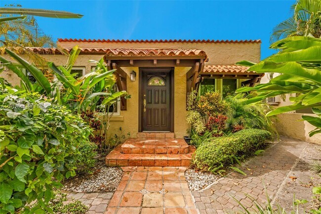 Building Photo - 1514 Capri St