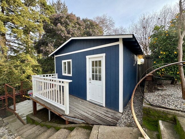 Building Photo - 1118 Kansas Ave