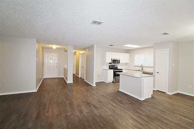 Building Photo - 300 Rosewood Ln