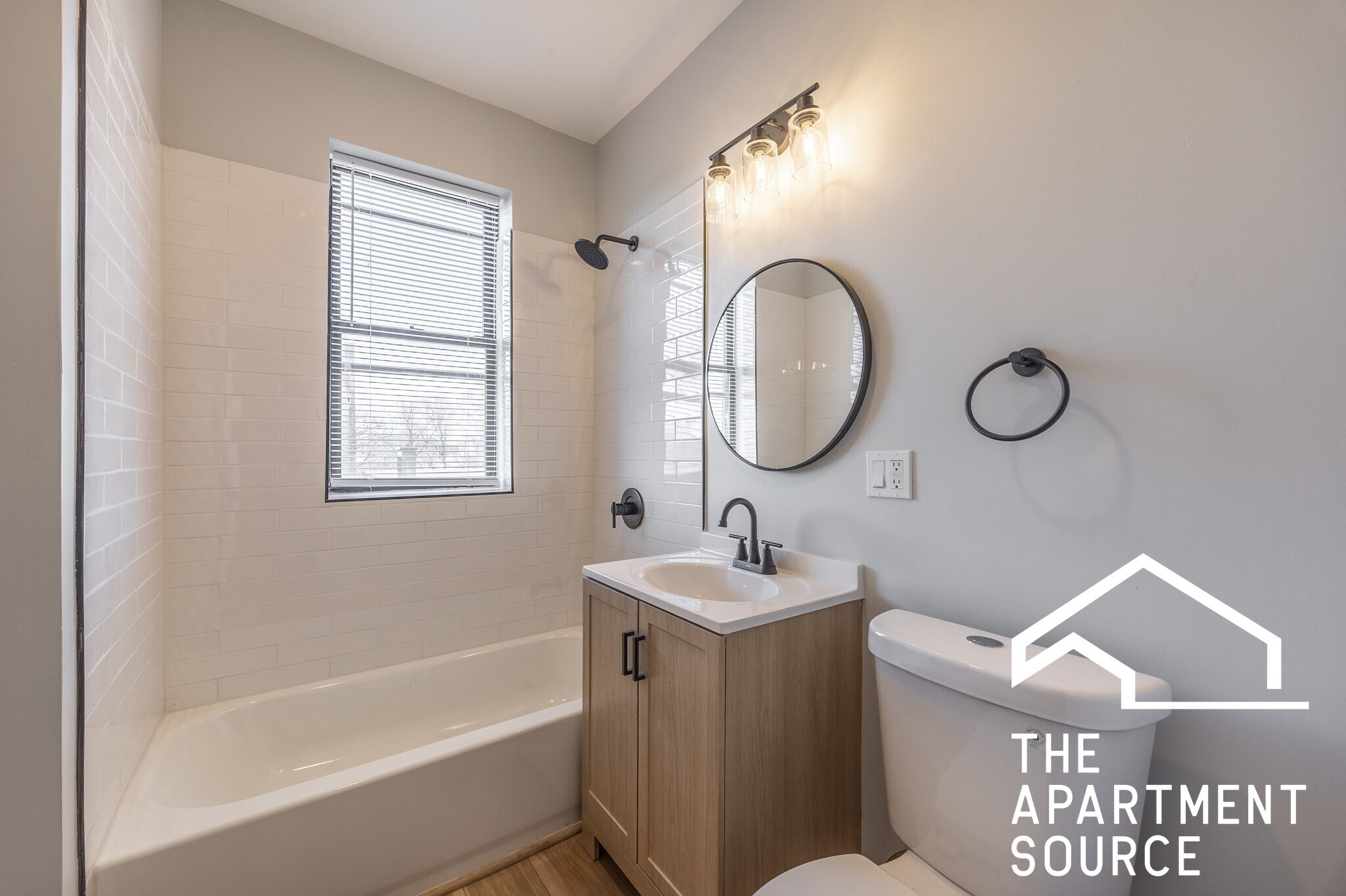 Building Photo - 6148 N Francisco Ave