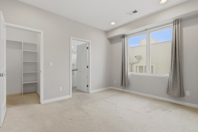Building Photo - 1295 Osceola St