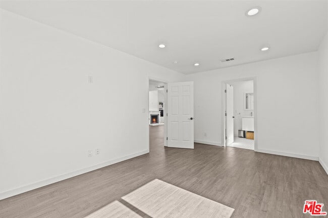 Building Photo - 15153 La Maida St