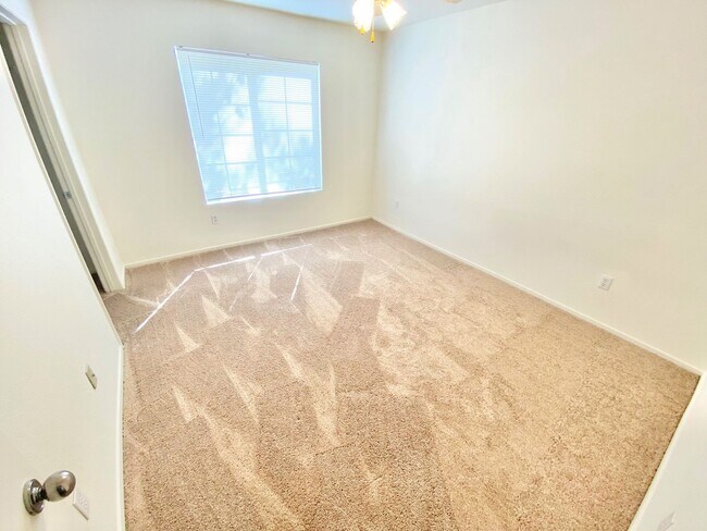 Building Photo - Charming condo near Summerlin in desirable Northwest Las Vegas