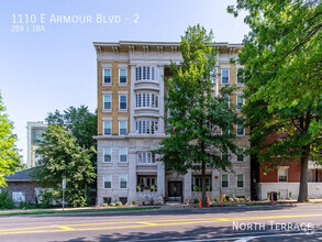 Building Photo - Big, Dreamy, VINTAGE 2BR Apartment - Near ...