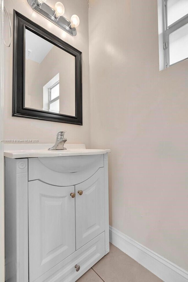 Building Photo - 1315 NW 2nd St