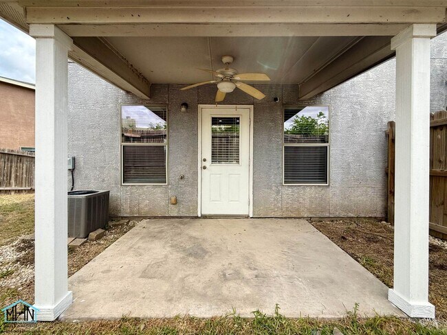 Building Photo - 5807 Golf Bend