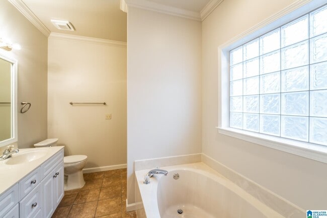 Building Photo - 2208 Spaulding Pl