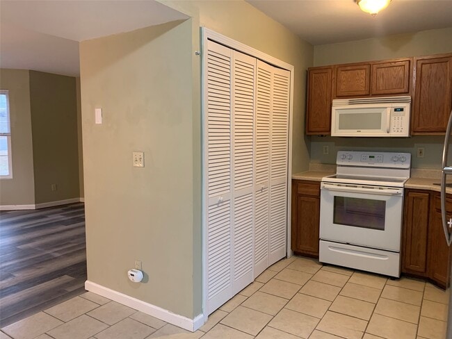 Building Photo - 403 Frank St