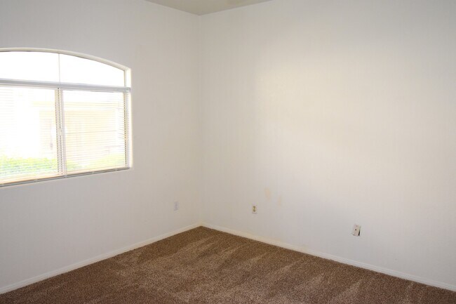 Building Photo - 3320 S Fort Apache Rd