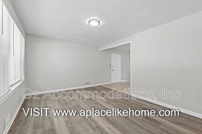 Building Photo - 9811 Marsh Ave