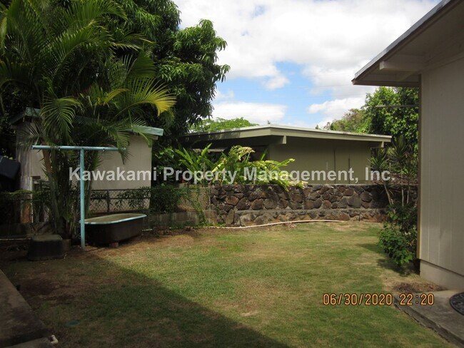 Building Photo - Very Spacious, Well Maintained, Hidden Gem...