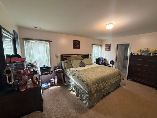 Building Photo - 3 Bdrm/2.5 Bth Home Located Close to I-95