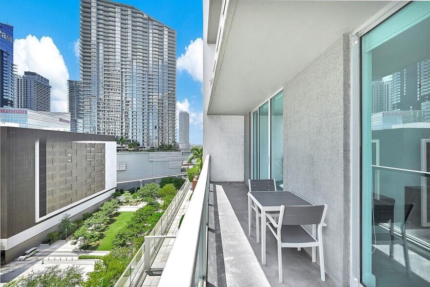 Building Photo - 500 Brickell Ave