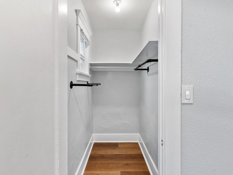 Building Photo - 1926 Lime Ave