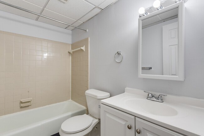 Bathroom - Fred & Louisa Flatz