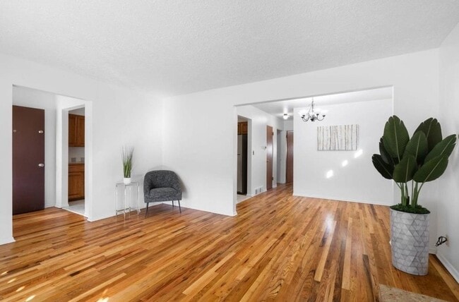 Building Photo - 603 E Columbia Ave