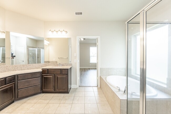 Building Photo - 23818 Hawthorn Dale Ct