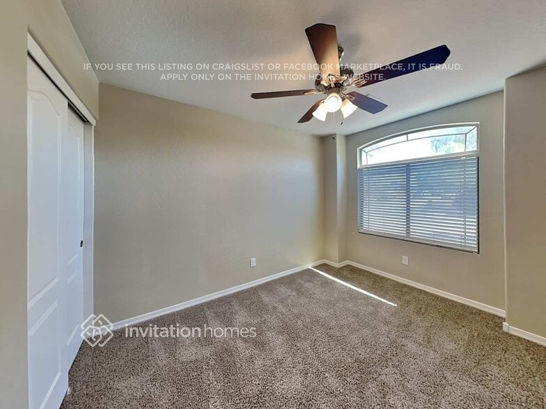 Building Photo - 1352 E Kelsi Ave