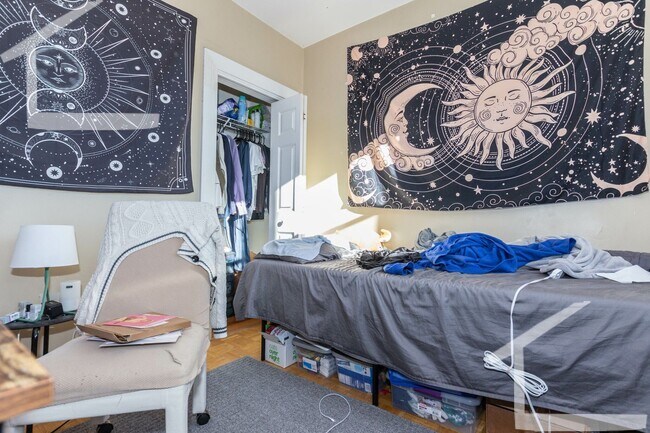 Building Photo - 4 bed Right in the heart of BU....