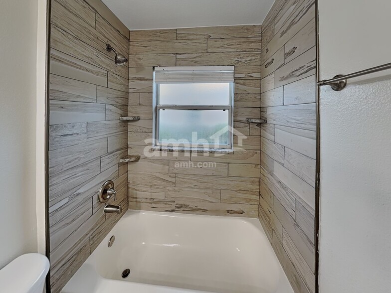Building Photo - 3826 Bayshore Cir