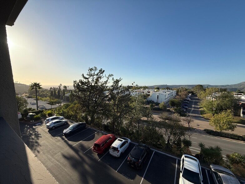 Building Photo - 6930 Hyde Park Dr