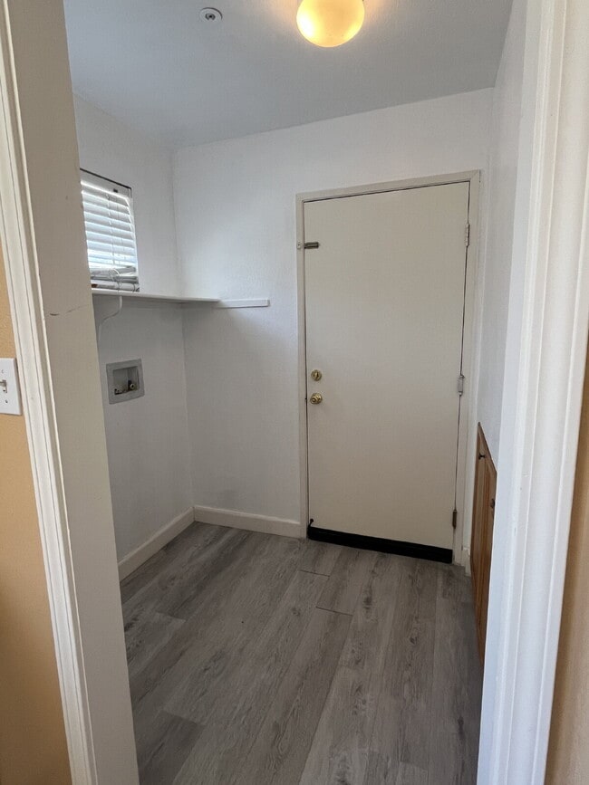 Building Photo - "Charming 3-Bed, 2.5-Bath Home in Oxnard –...