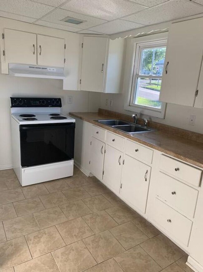 Building Photo - 224 Lamont St