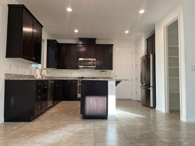 Building Photo - 243 Sweet Spot St