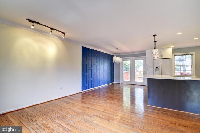 Building Photo - 618 Worchester St